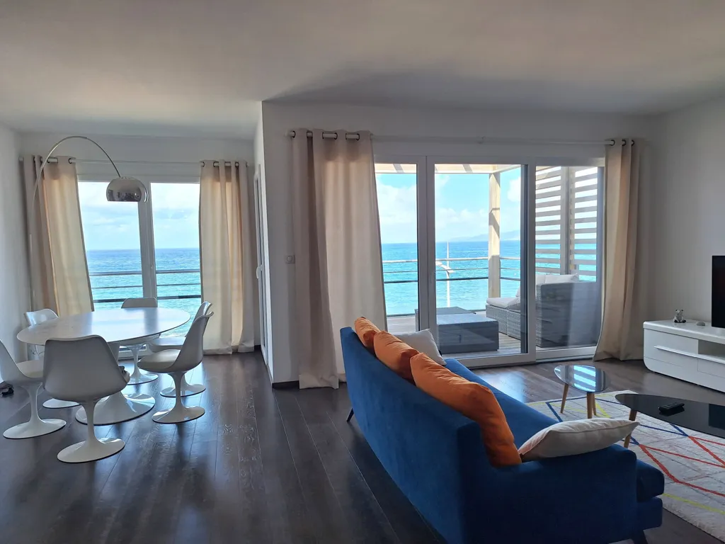 Elutuba - Waterfront Apartment with Sea View in Agosta