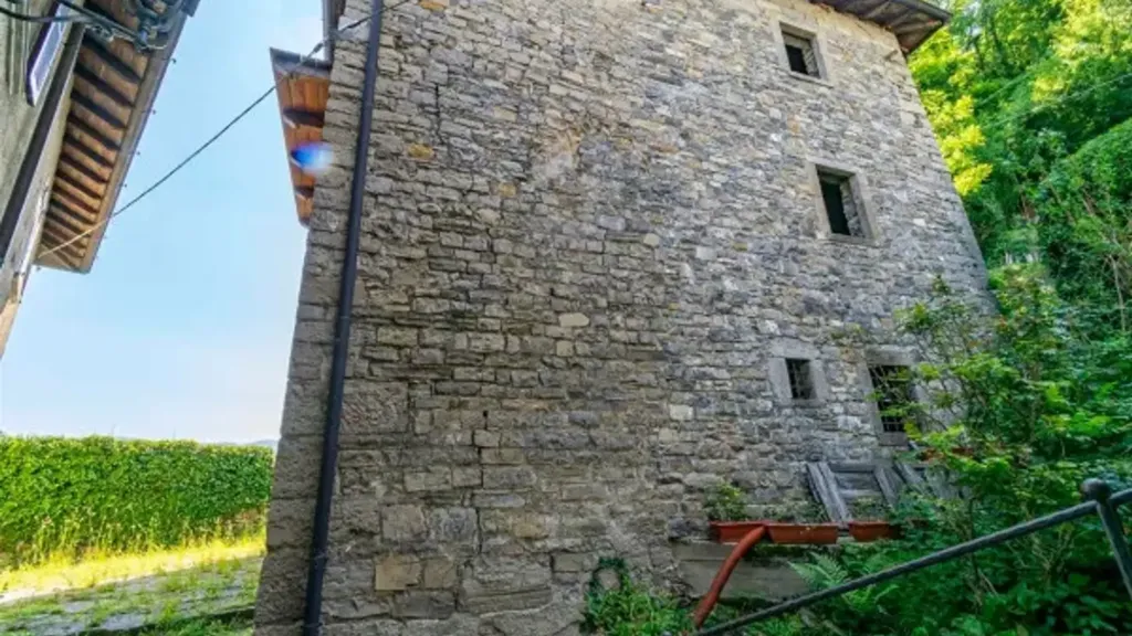 Välivaade - Rustic Stone Cottage in Corna Imagna