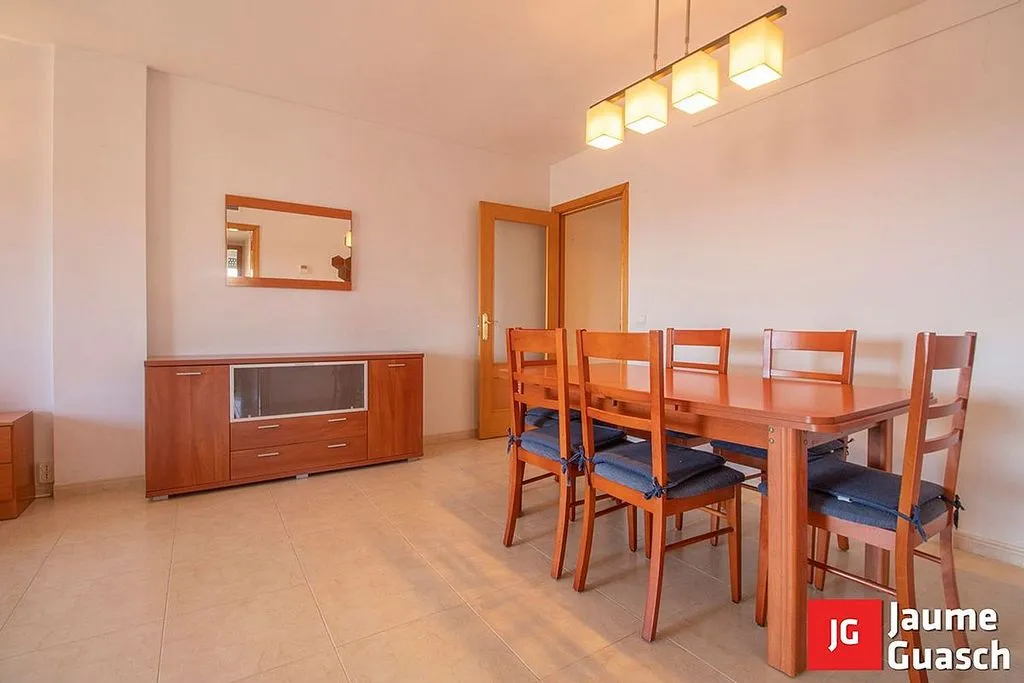 Söögituba - Apartment with Pool in Centre Torredembarra