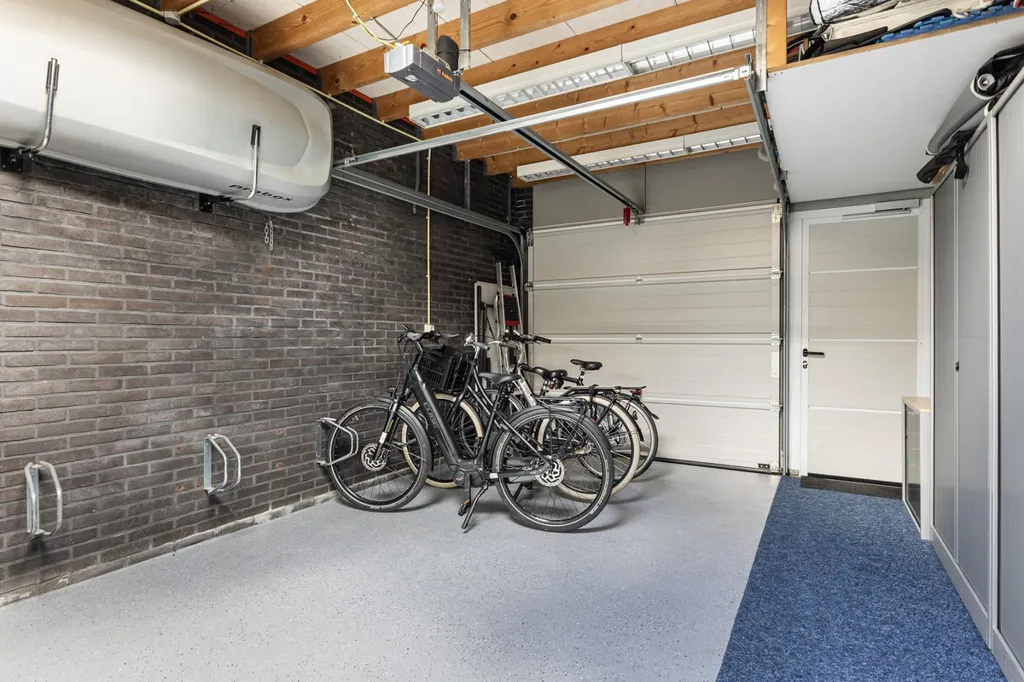 Garage - Luxury Detached House with Garden in Dokkum
