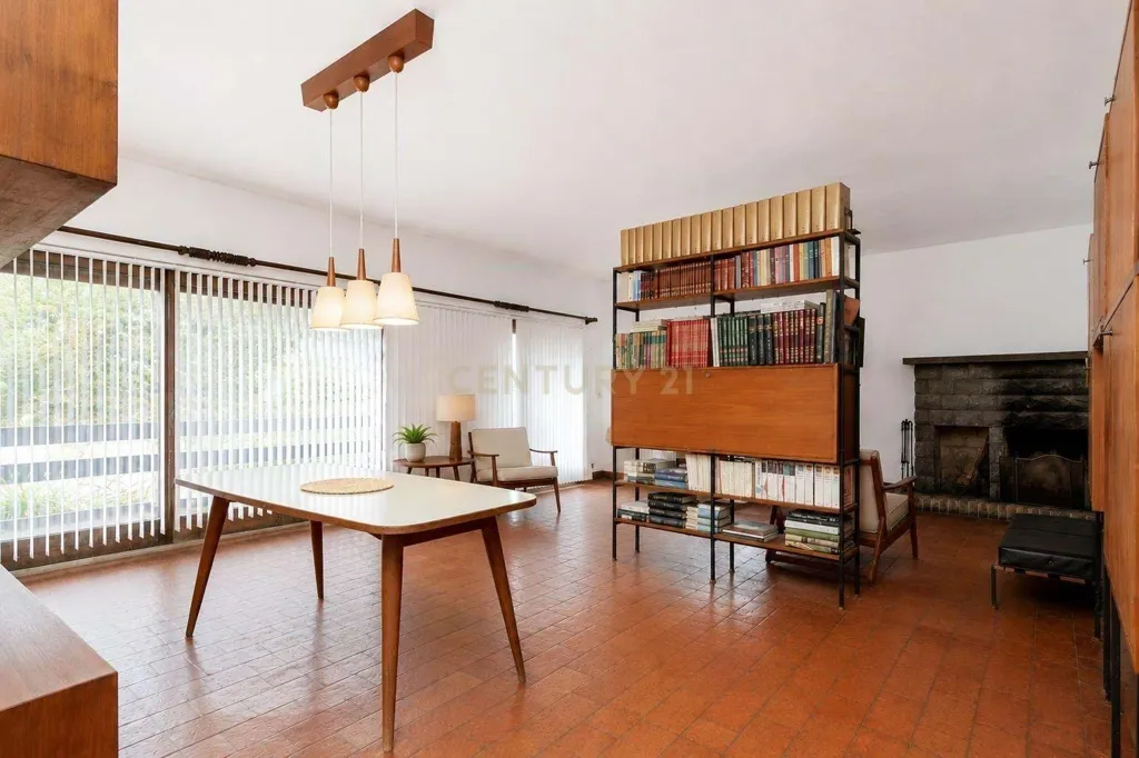 Kabinet - T6+1 House with Garden in Alfragide Norte