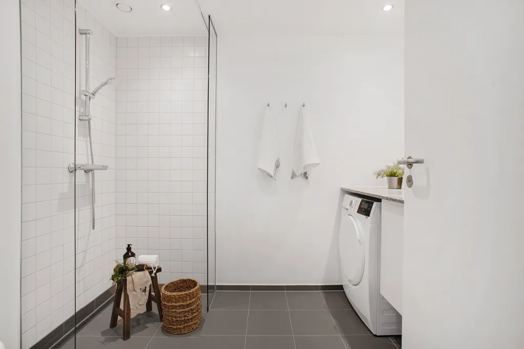 Vannitoad - 3-Bed Apartment with Balcony in Sydhavnen