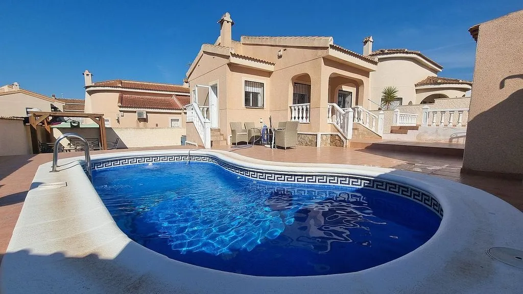 Piscine - Chalet with Pool and Terrace in Rojales