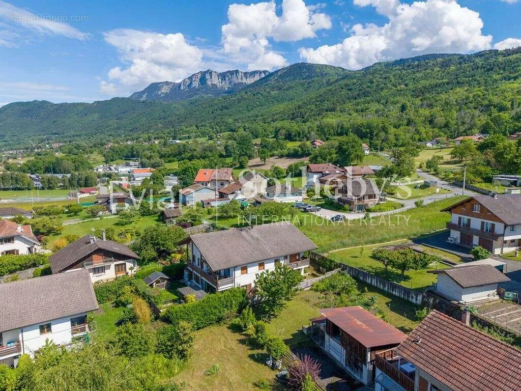 Vue aérienne - Appartement Duplex avec Balcon à Lugrin