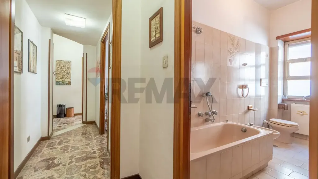 Salles de bain - Furnished Apartment with Balcony in Rome