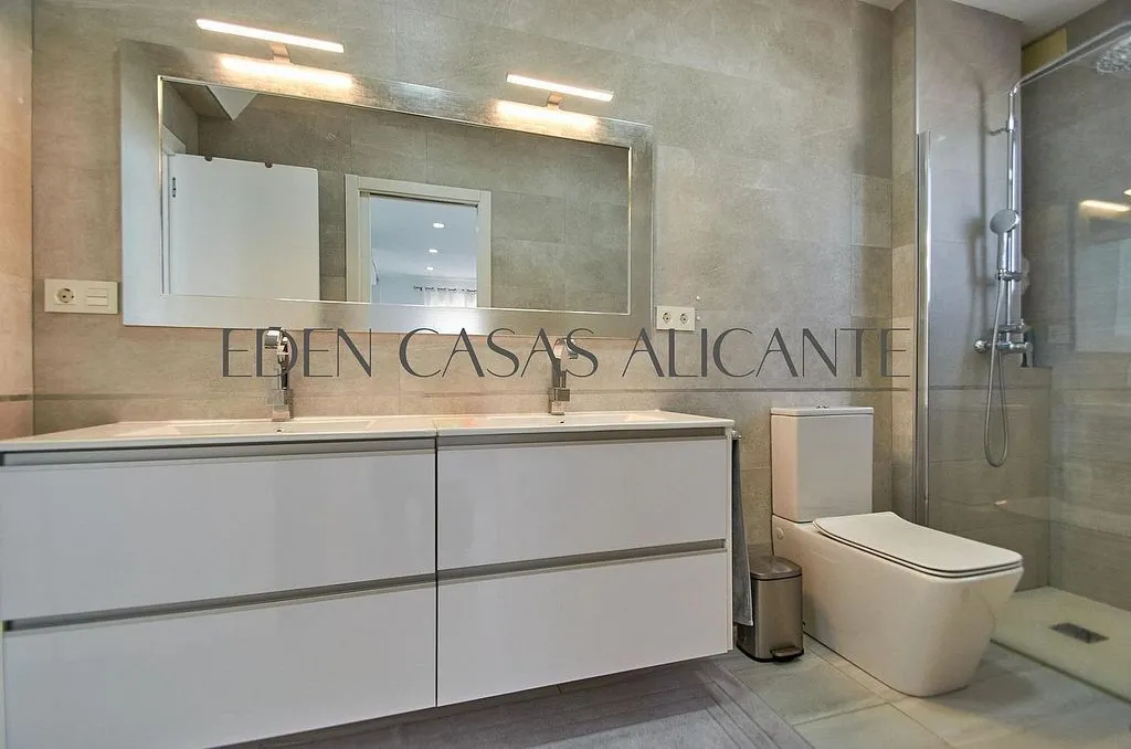 Salles de bain - Modern Chalet with Pool in Busot