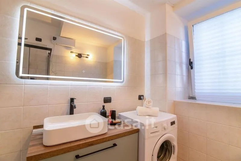 Salles de bain - Modern Studio with Garden View in Borgomanero