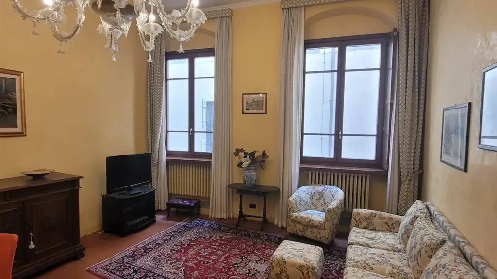Restored 2-Bedroom in Florence