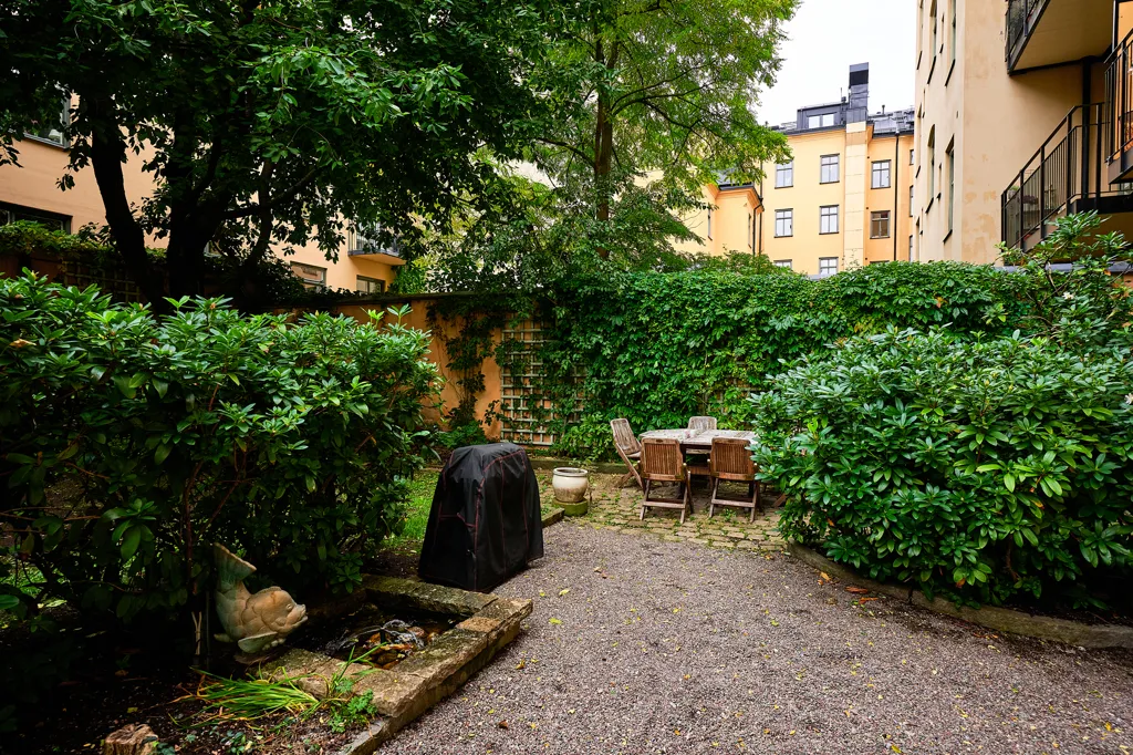 Giardino - Turn-of-the-Century Flat with Balcony in Södermalm
