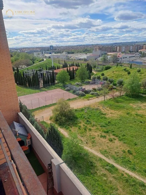 Balcon - Apartment with Balcony in Torrejón de Ardoz