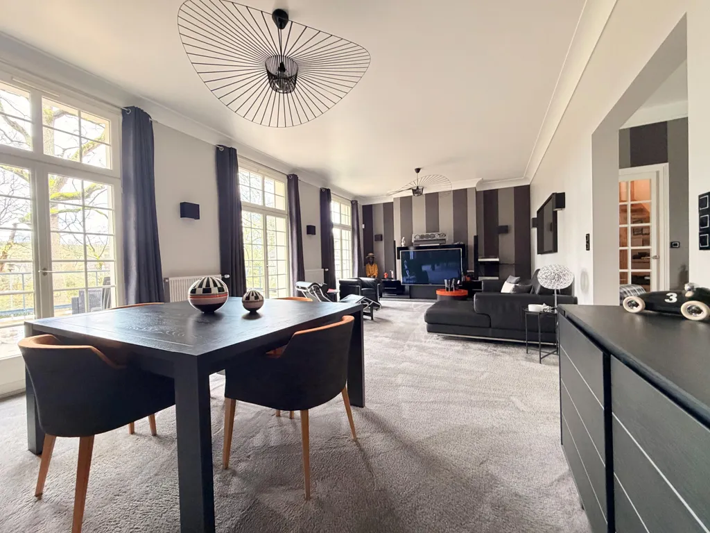 Salle à manger - Propriété avec Spa de Nage et Parc à l'Ouest de Tours