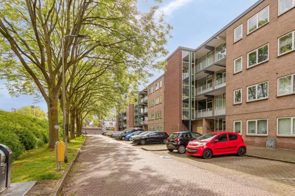 Extérieur - Modern 3-Bedroom Flat with Balcony in Rotterdam
