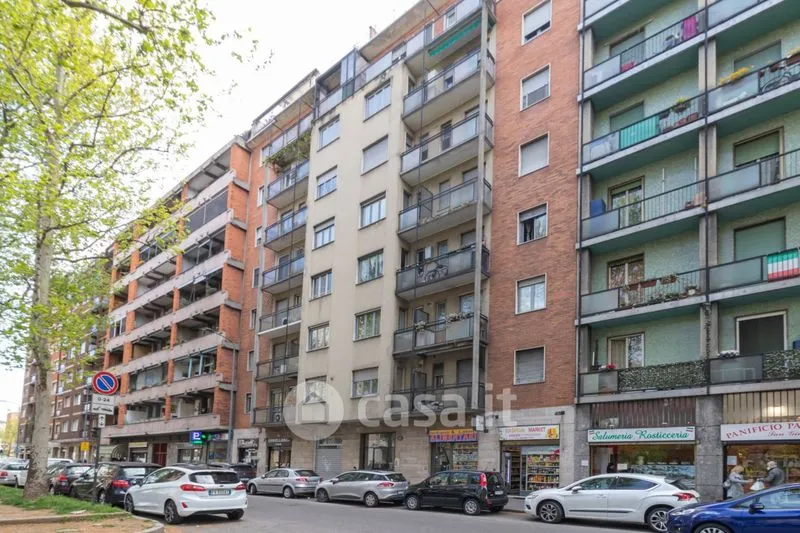 Välivaade - Brightly Lit Flat with Balcony in Milan