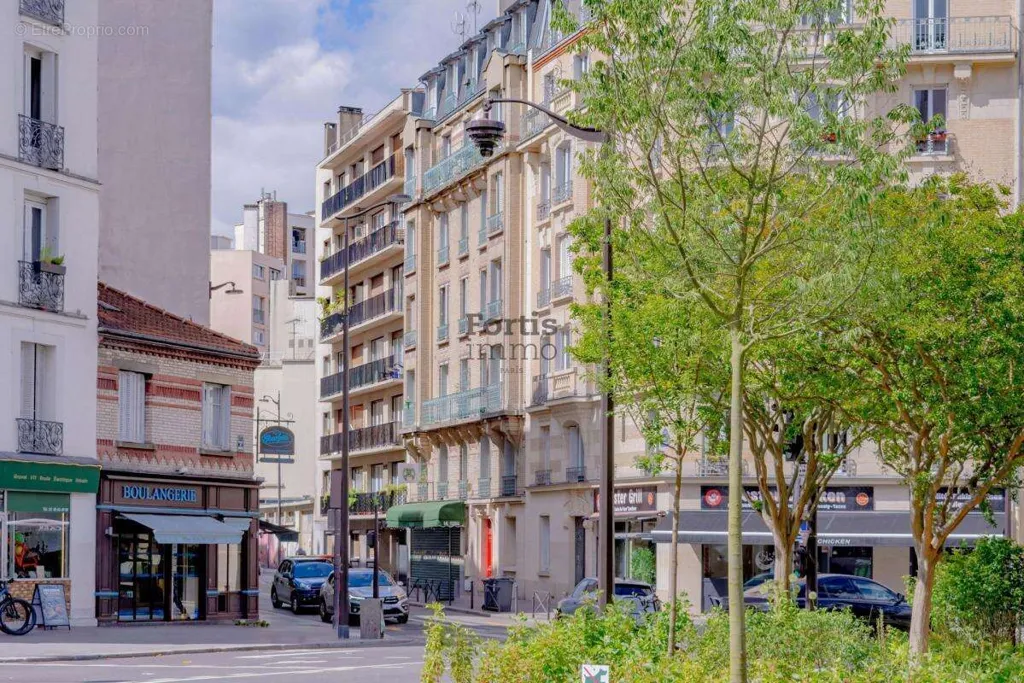 3-toaline maja asukohas Paris-13e