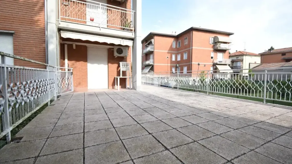 Balcony - Apartment with 40m² Terrace in Fidenza