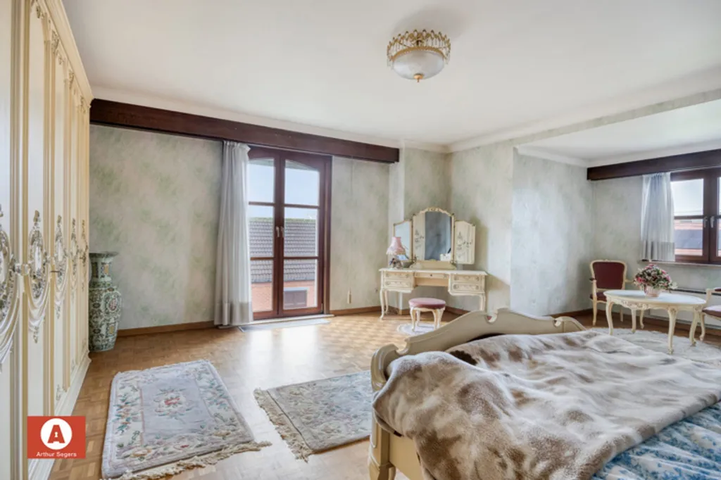 Magamistoad - Spacious Villa with South-East View in Opstal