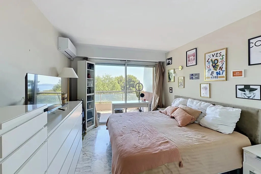 Bedrooms - Luxury Apartment with Sea View in Nice