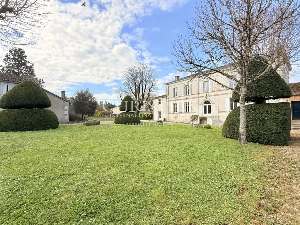Aed - Former Cognac Distillery in Village