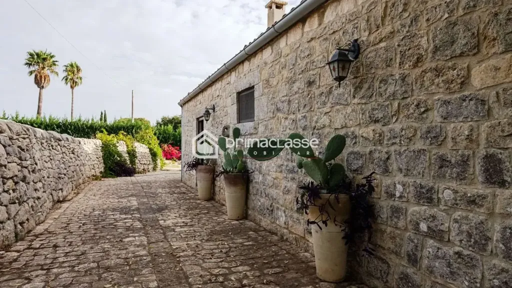 Giardino - Restored Casale with Pool in Modica Sorda