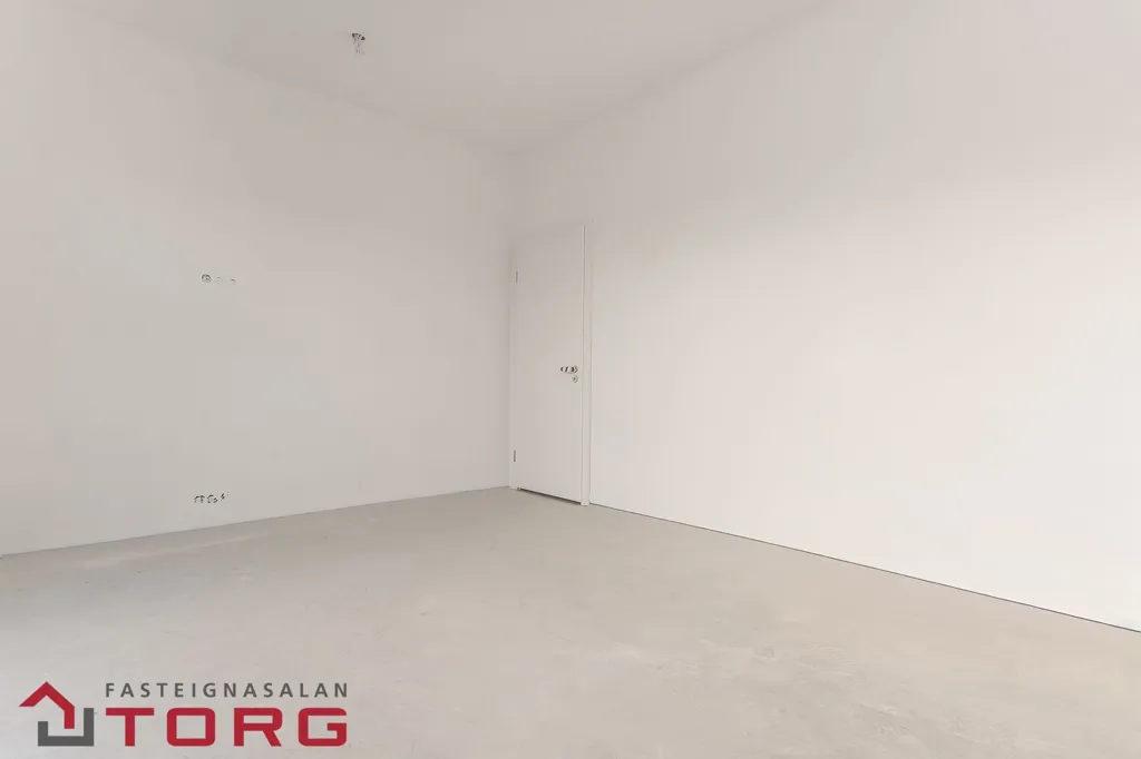 Toad - Modern Apartment with Balcony in Hnðraholt