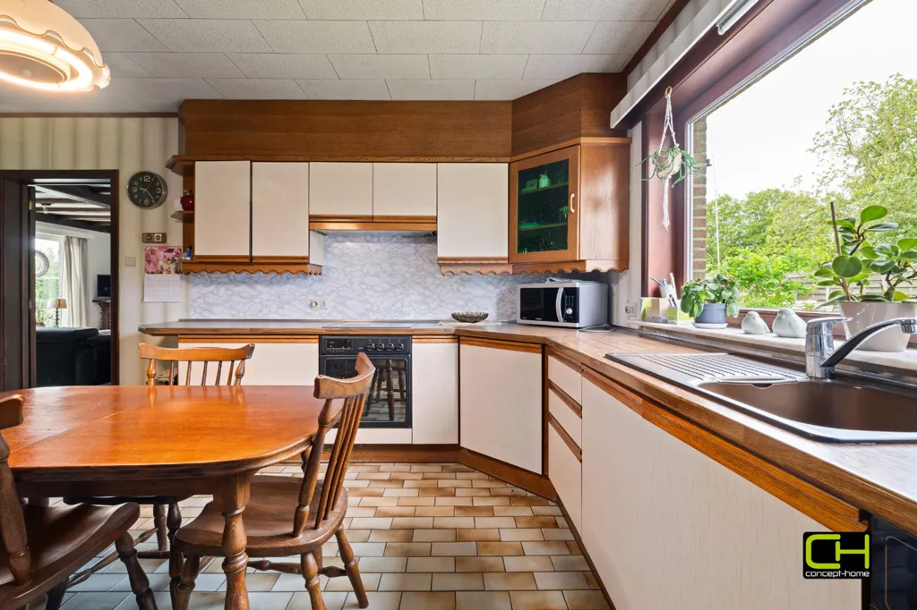 Dining Room - Spacious House with West-Facing Garden in Zomergem