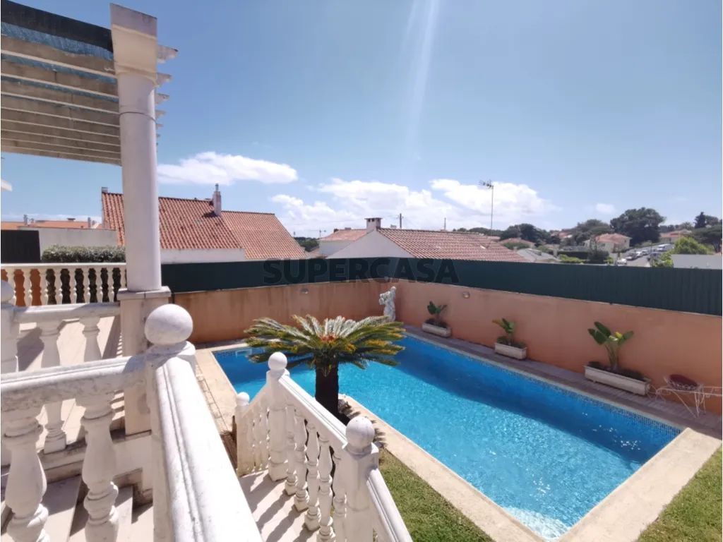 Bassein - Five-Bedroom House with Pool in Cascais