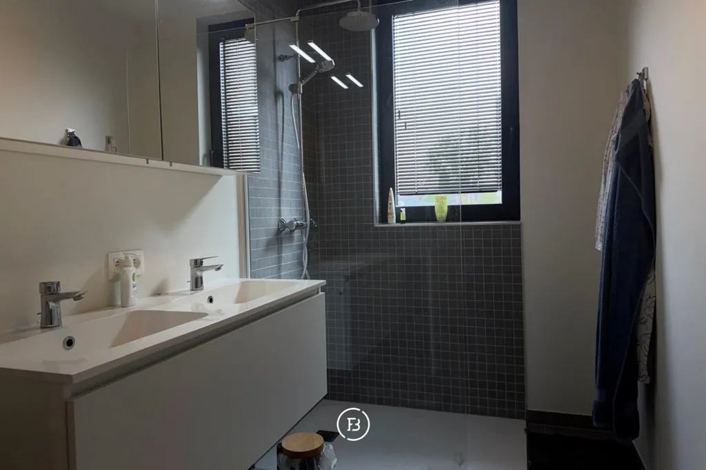 Salles de bain - Appartement avec Terrasse et Vue sur le Vert à Vaartdijk