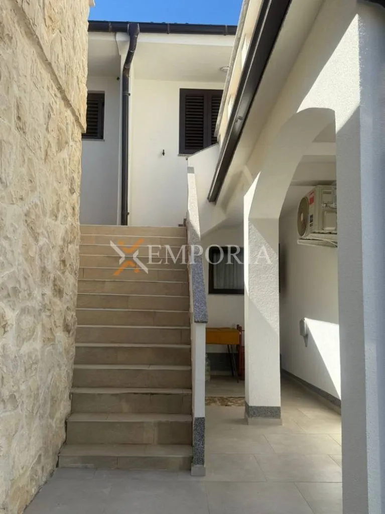 Pièces - Duplex House with Sea View on Vir Island