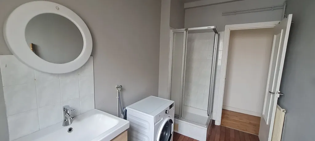 Bathrooms - 2-Bedroom Apartment with South-West View in Brest