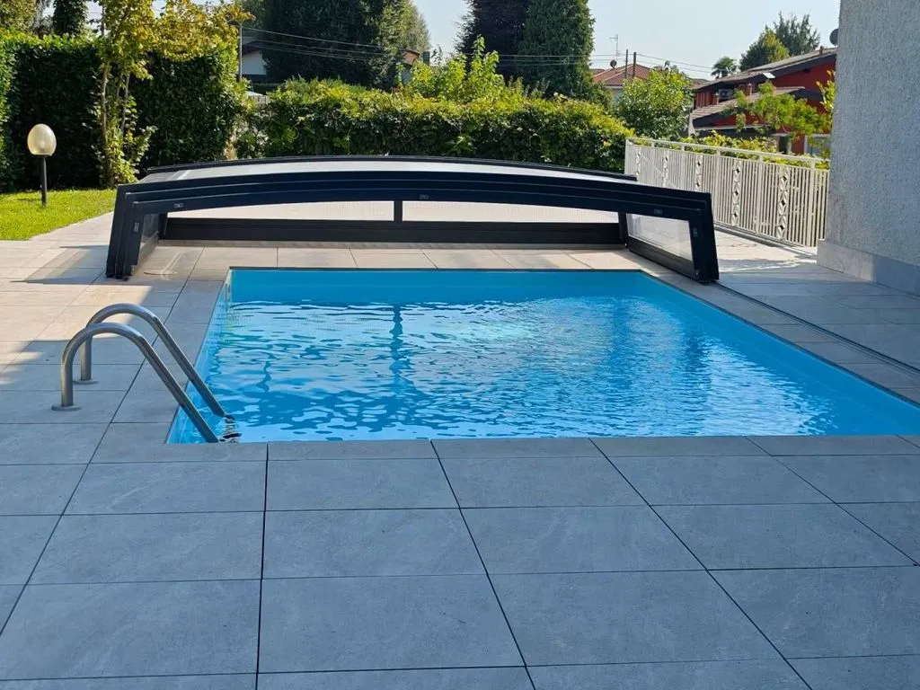 Piscine - Luxury Villa with Pool in Castronno