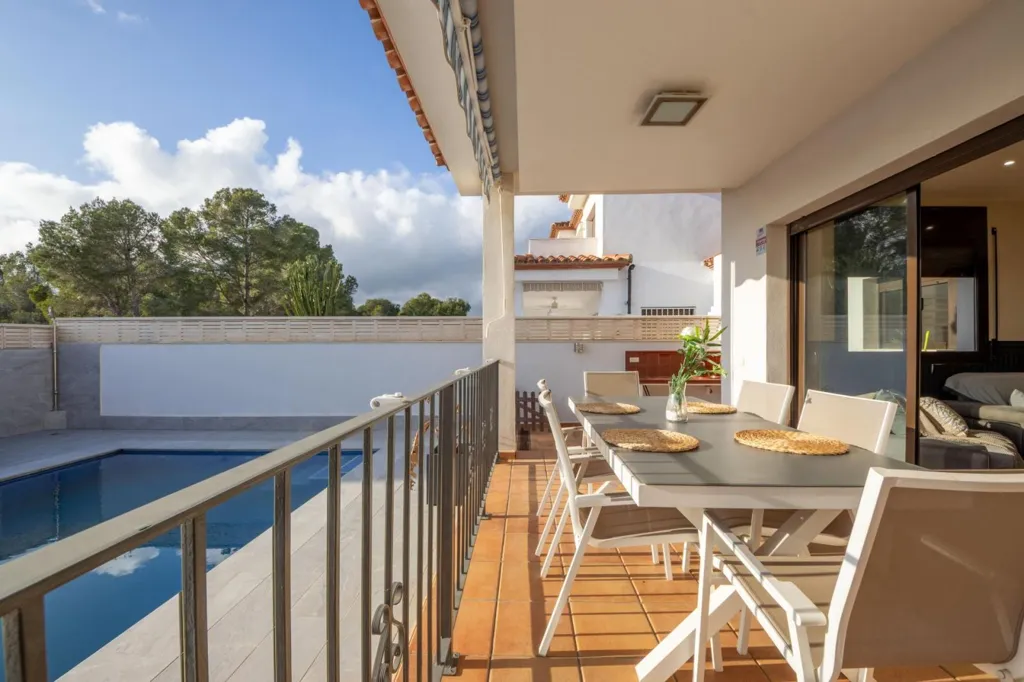 Bassein - Pareded House with Pool on Avenida de Cádiz