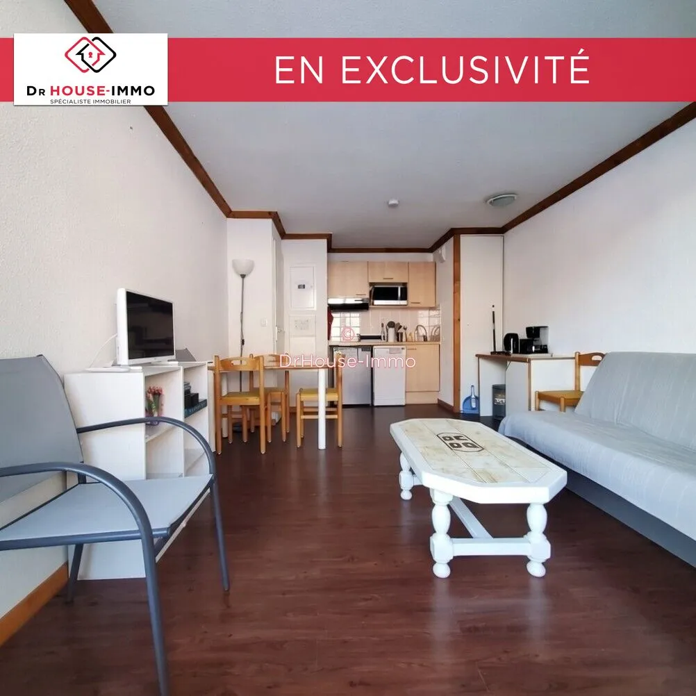 Séjour - Appartement avec Balcon et Piscine à Super-Besse