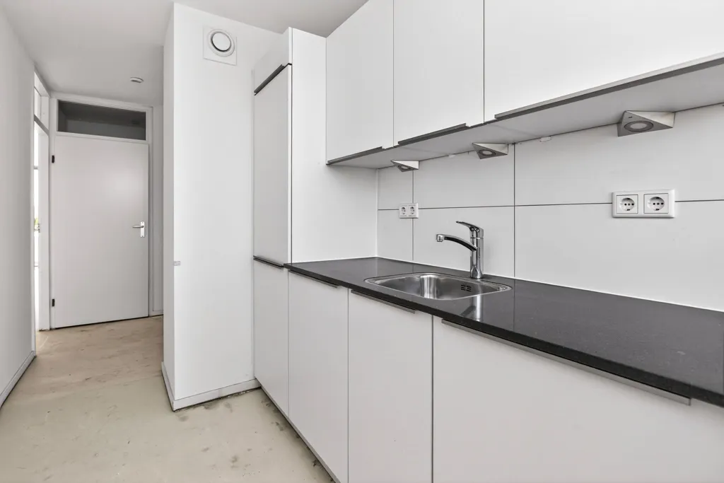 Cuisine - 4-Bedroom Apartment with Balcony in Overvecht
