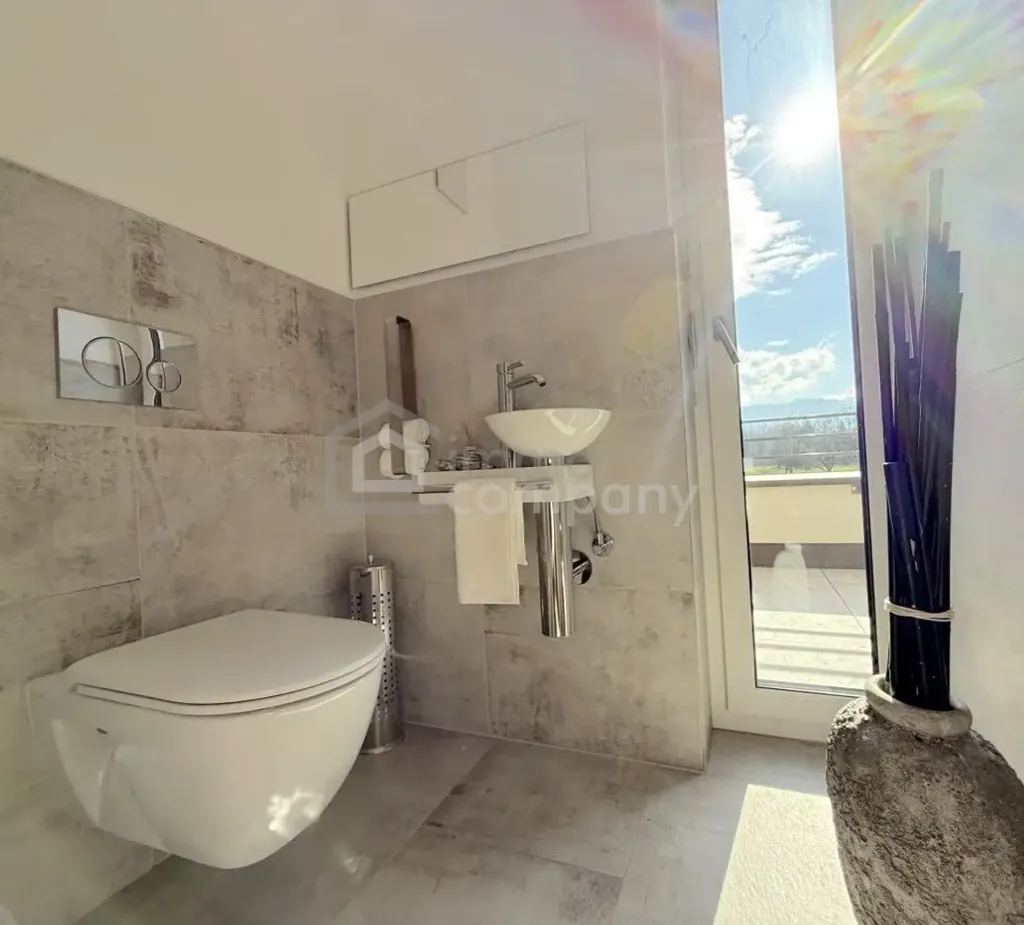 Salles de bain - Penthouse with Mountain View in Koblach