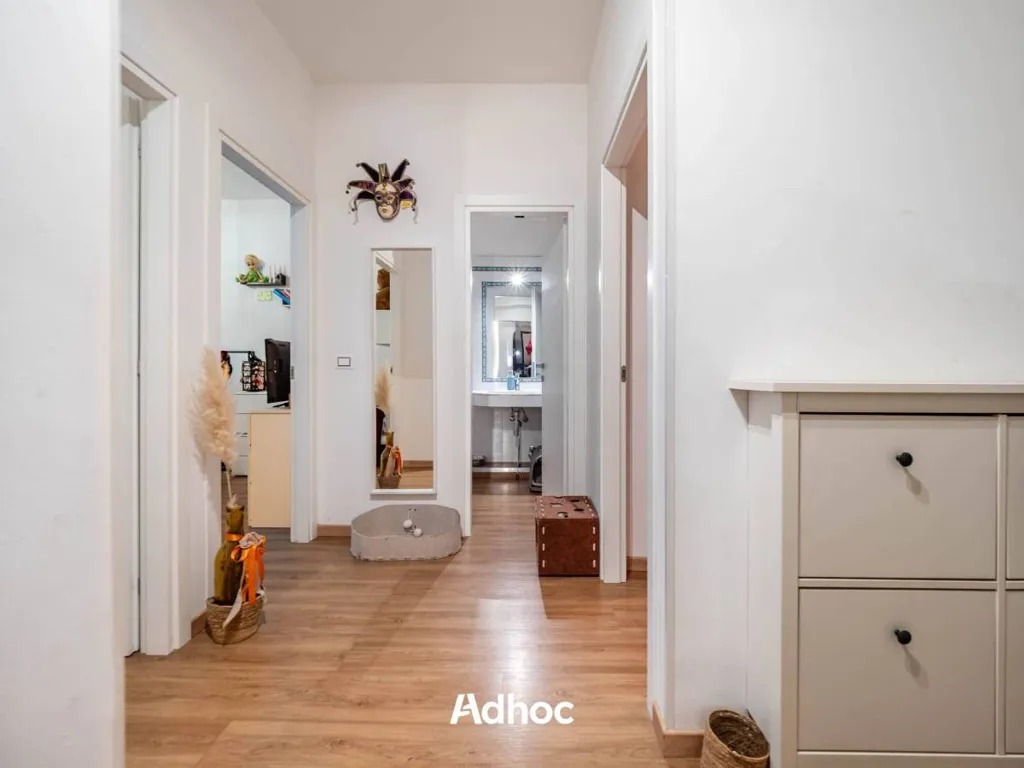 Esik - Spacious Apartment with Terrace in Fano