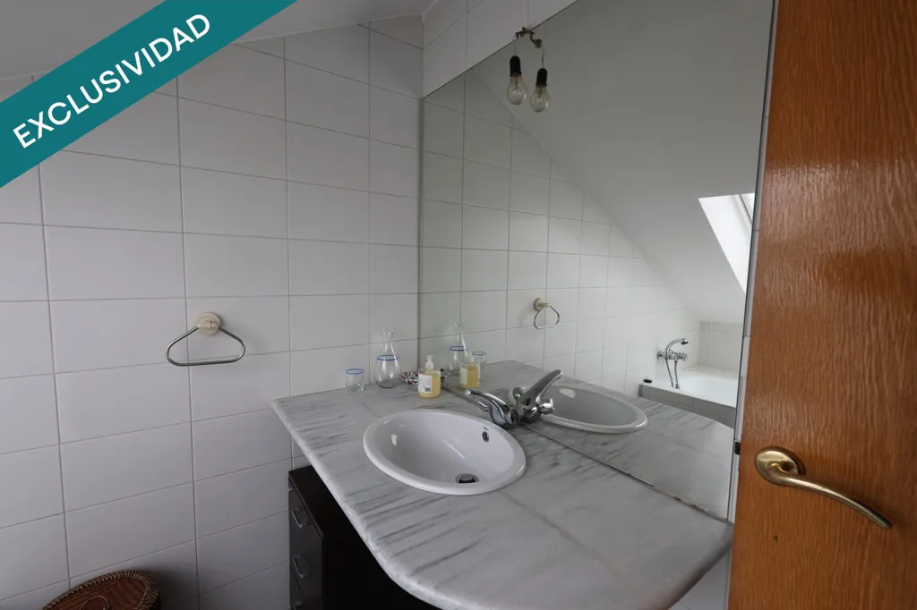 Salles de bain - Bright Penthouse with Terrace in Bembibre