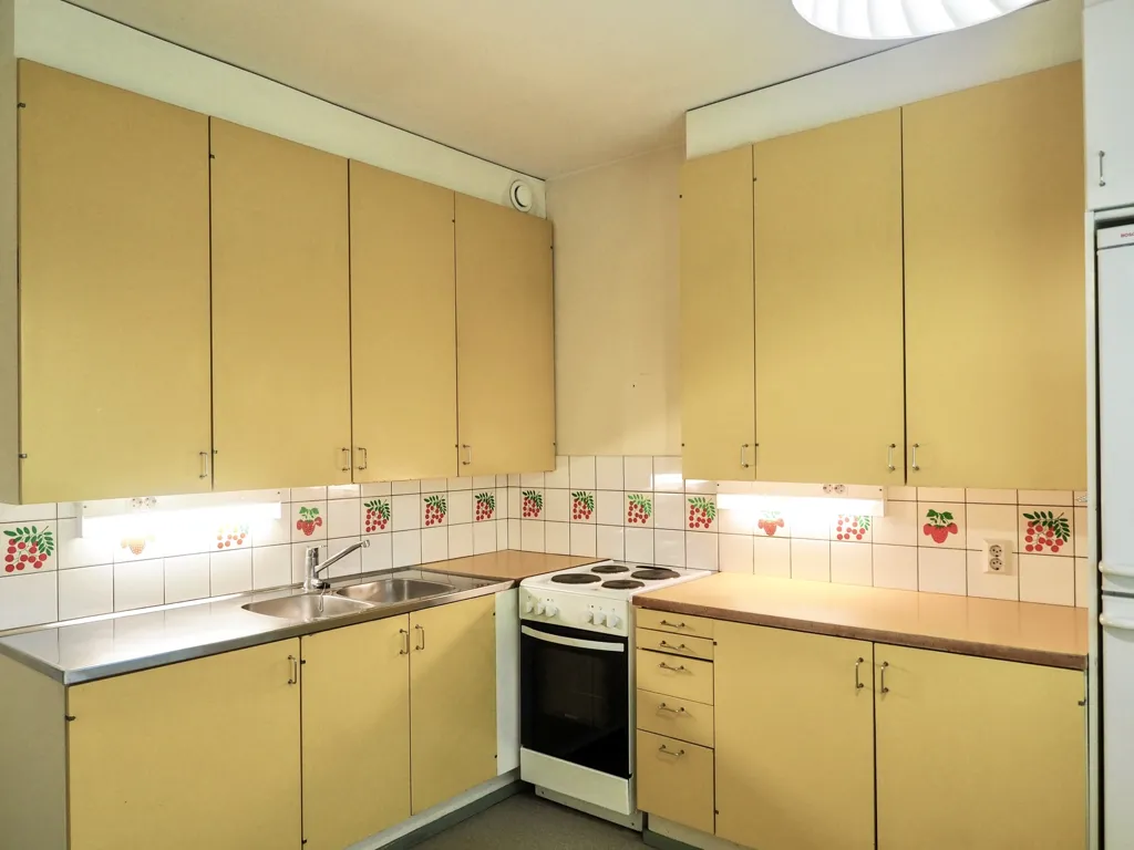 Cucina - Spacious Apartment with Balcony in Turengi