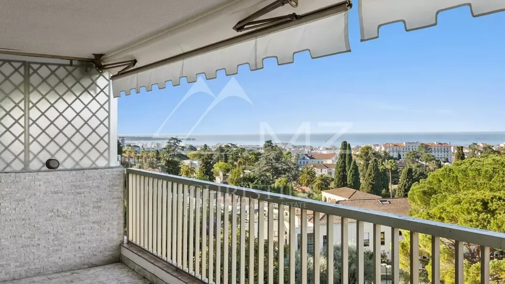 Balcon - Appartement Luxueux avec Vue Mer à Cannes