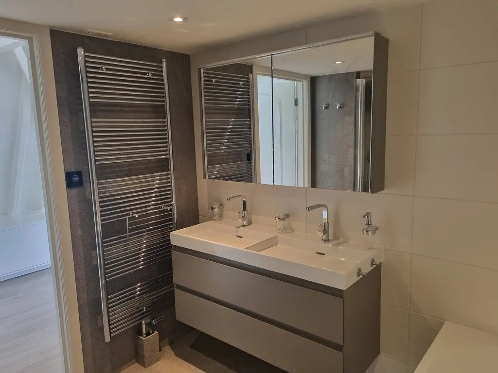 Bathrooms - Split-Level Maisonette with Canal View in Jordaan