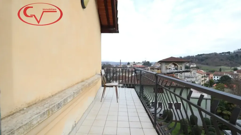 Rõdu - Panoramic Apartment with Terrace in Montevarchi