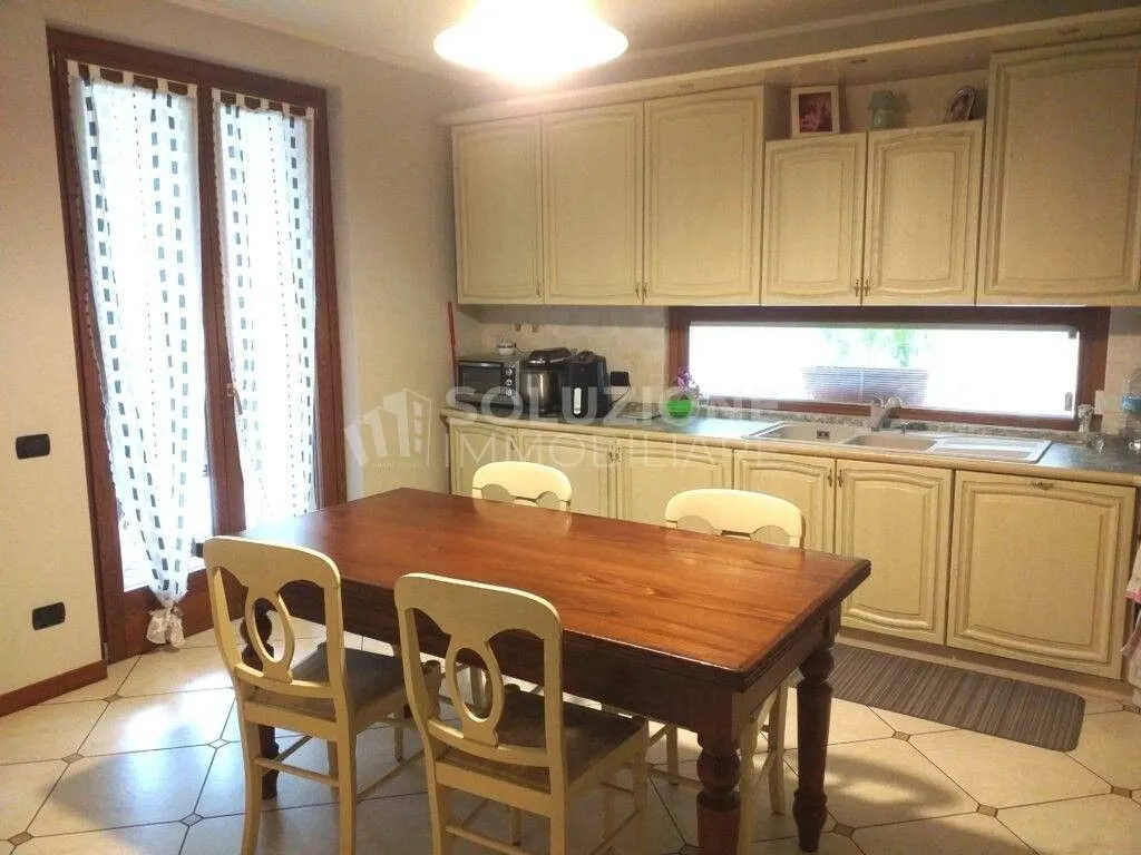 Salle à manger - Luxury Villa with Private Garden in Foresto Sparso