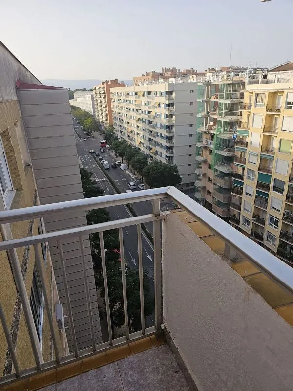 Balcon - Student-Friendly Flat with Balcony in Eixample