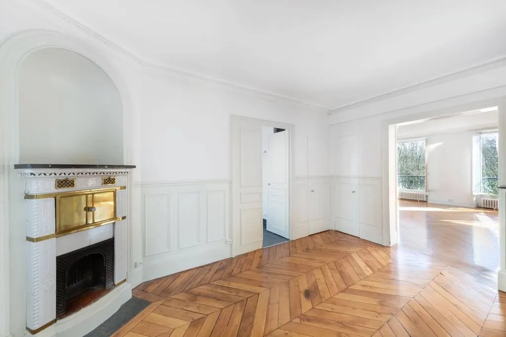 Living Room - Luxury Apartment with City View in Paris