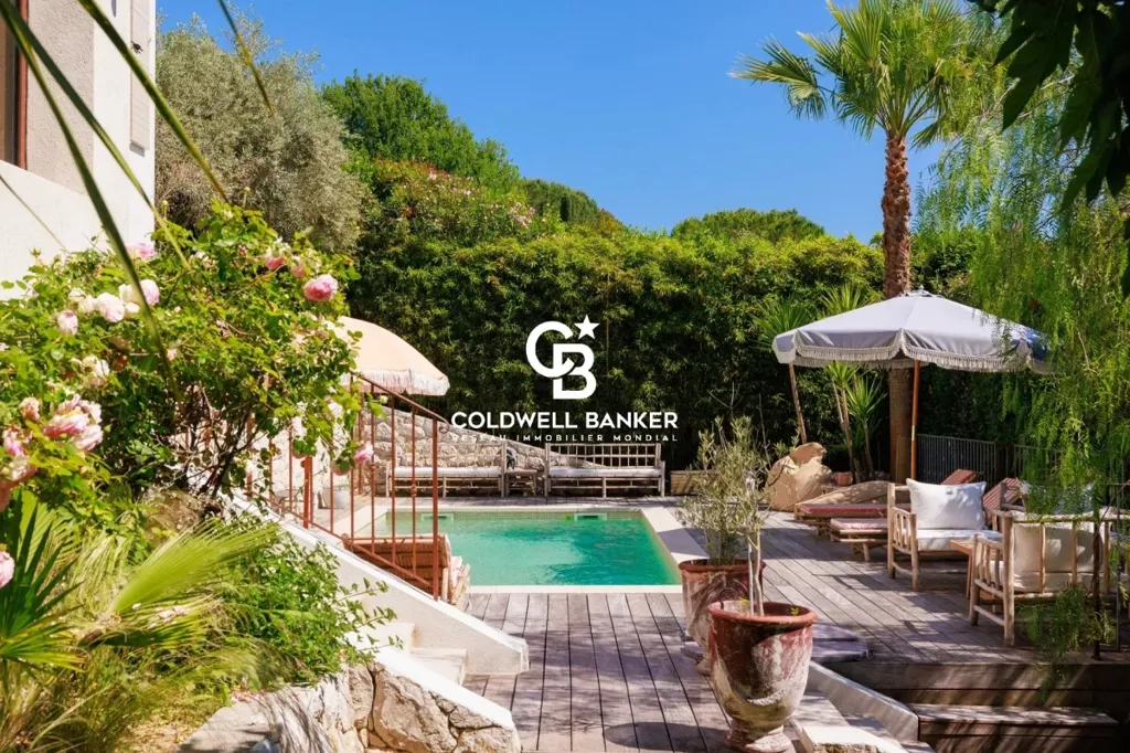 Piscine - Villa Contemporaine avec Piscine à Saint-Paul-de-Vence