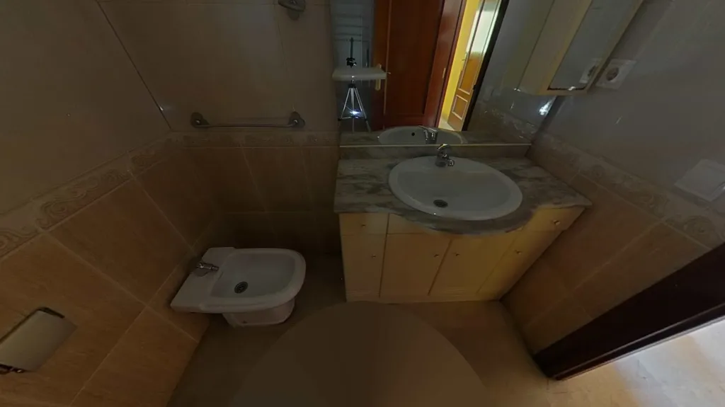 Bathrooms - Family-orientated Flat near Blanes Centre