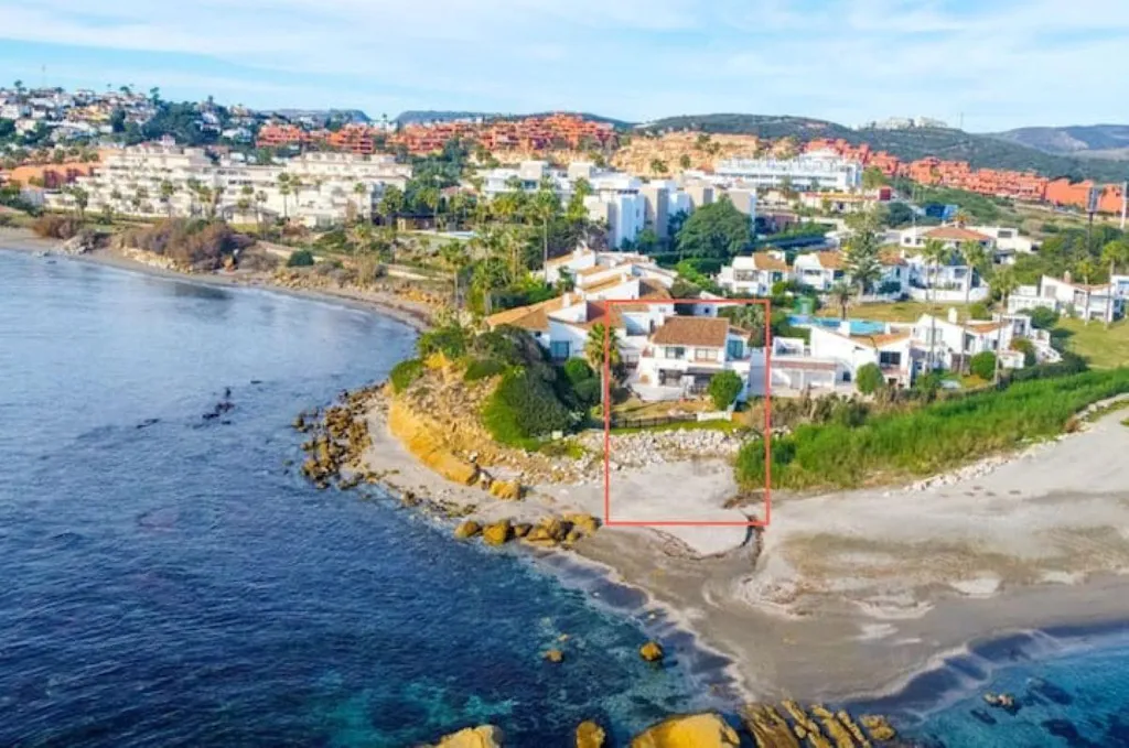Vue aérienne - Seaside Villa with Private Beach in Estepona