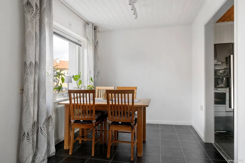 Sala da pranzo - Funkis Villa with Garden in Borås