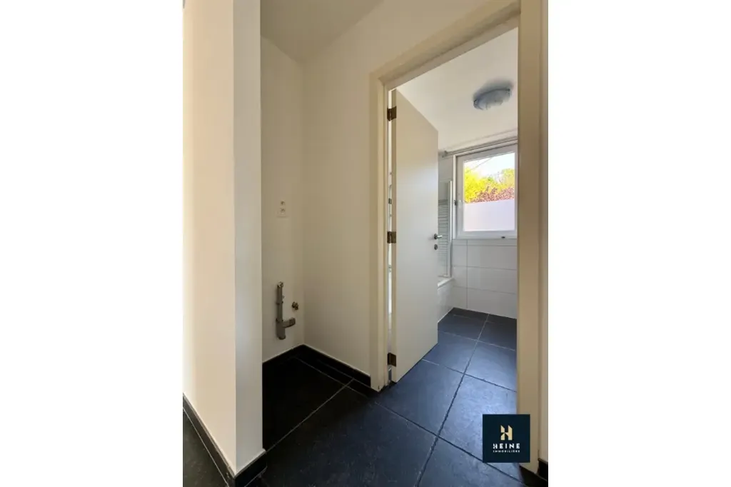 Esik - Ground Floor Flat with Parking near Andenne
