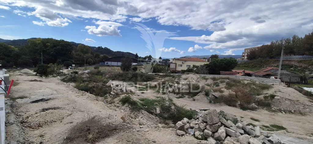 Aed - Plot with Vineyard in Ponte da Barca