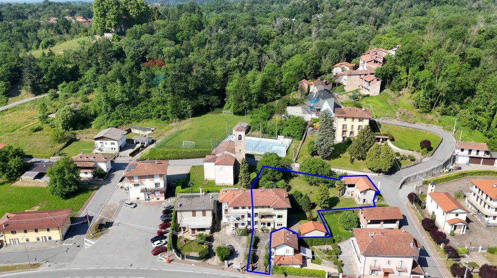 Aerial - Villa with Garden near Municipio